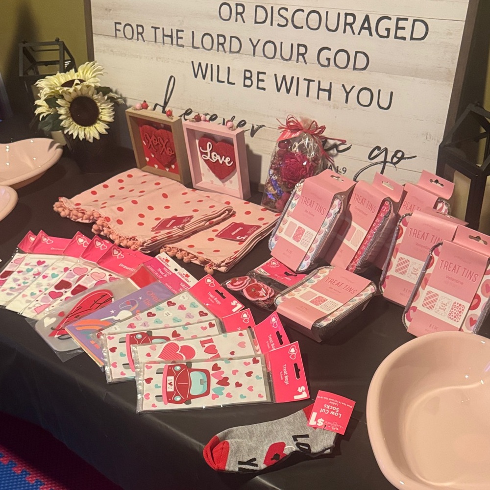 Valentine's Day Party Supplies Set